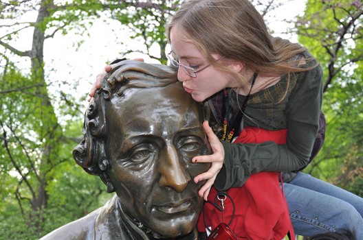 Kissing Andersen's statue, NY, Central Park Kissing Andersen's statue, NY, Central Park